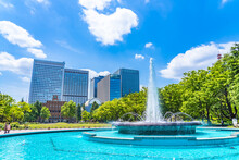 東京の都市風景 日比谷公園と東京都選定歴史的建造物 "日比谷公会堂"