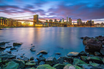 Fototapete - New York City skyline cityscape of Manhattan with brooklyn bridge in USA