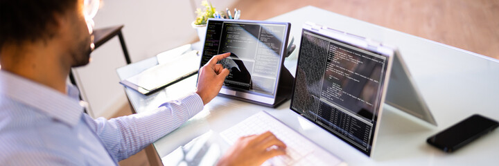 Aufkleber - African American Coder Using Computer At Desk