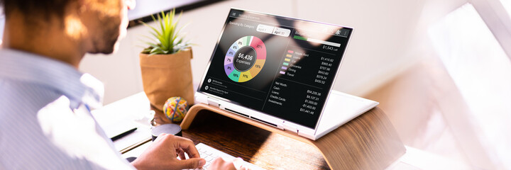 Aufkleber - African Man Tracking Budget Using Fintech App