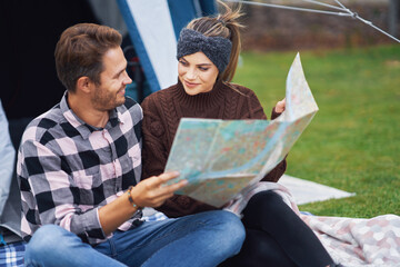 Poster - Young nice couple having fun on camping