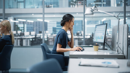Aufkleber - In Big Corporate Office: Beautiful Asian Business Manager Using Computer, Businesspeople and Experts Working Around Her, Analysing Statistics, Commerce Data, Marketing Plans.