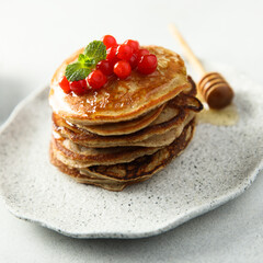 Canvas Print - Homemade pancakes with berries and honey