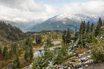 Poster - Beautiful view at the snow powdered mountains from the North Cascades National Park in autumn. Washington, USA