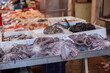 Marktstand mit Tintenfische