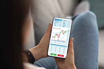 Aufkleber - Relaxed woman checking bitcoin price on cellphone, closeup
