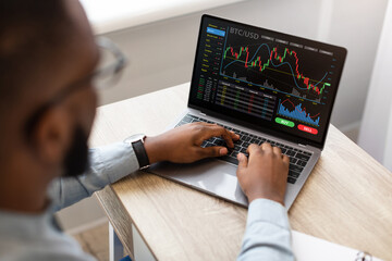 Aufkleber - Black Businessman Using Laptop, Trading Online, High-Angle View