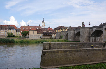 Poster - Main, Rathaus und alte Mainbrücke in Würzburg