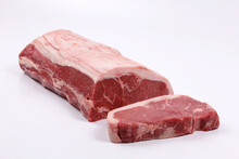 Corte De Carne New York Steak Sobre Fondo Blanco