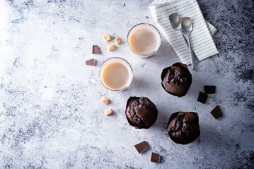 Wall Mural - Chocolate cupcakes with dark chocolate slices and coffee drink