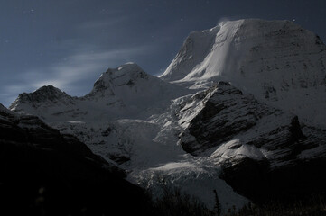 Wall Mural - A landscape vie of the Mount Robson, BC, Canada