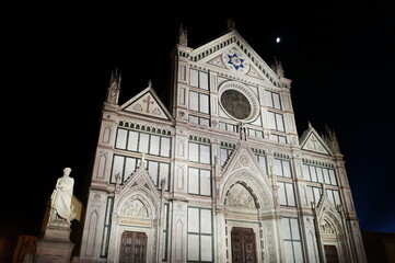 Poster - Facade of the church of Santa Croce at night in Florence, Italy