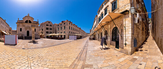 Canvas Print - Dubrovnik. Famous Stradun street in Dubrovnik panoramic view