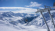 canvas print picture - Gondelbahn im Skigebiet von Lech an einem sonnigen Hochwintertag