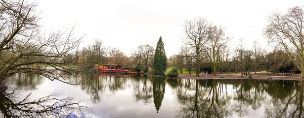 Wall Mural - Weiher im Kölner Volksgarten