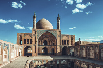 Canvas Print - The beautiful architecture of the Agha Borzogh Mosque in Kashan, Iran