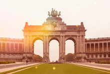 Arch Of Triumph "Les Arcades Du Cinquantenaire" From 1905 In The Autumn. Jubilee Park. Tribute To The 50th Anniversary Of Belgium's Independence. Lens Flare.