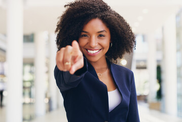 Aufkleber - You can do this too. Cropped portrait of an attractive young businesswoman standing and pointing while in the office during the day.