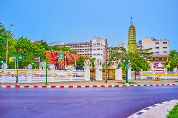 Canvas Print - The Bangkok cityscape with green prang of Wat  Ratchaburana Temple on background, Thailand