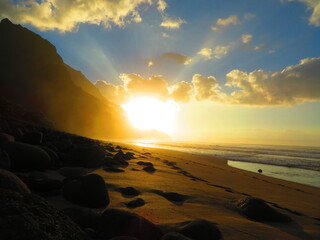 hiking the scenic shoreline in hawaii