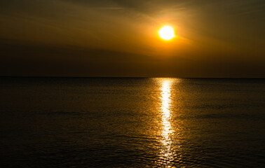 Wall Mural - The scenery of the sea and the sky on the day of the rising sun