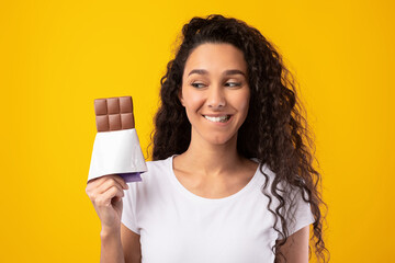 Wall Mural - Funny Hungry Lady Holding Chocolate At Studio