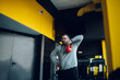 © Zamrznuti tonovi - Middle aged men exercising at the gym while using kettlebell