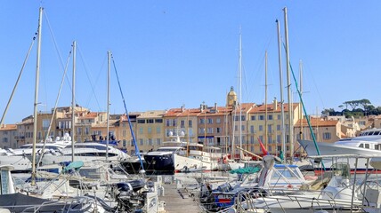 Wall Mural - port de plaisance de Saint-Tropez sur la french Riviera dans le Var, sud de la France