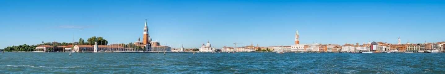 Canvas Print - Panoramic view of the Venetian Lagoon and Venice skyline