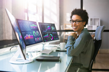 Poster - Analyst Woman Looking