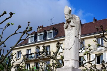 statue de saint Denis, le martyr célèbre de Montmartre, Paris 