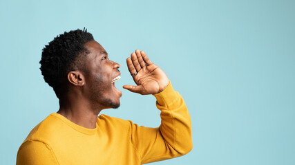 Wall Mural - Happy black guy saying something out loud, copy space