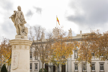 Wall Mural - The Gardens of the Plaza Villa de Paris and the supreme court building in the background in Madrid