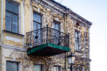Elegant Old Ruined Balcony With Wrought Iron Railings On Facade Of An Abandoned Building In Kiev, Ukraine. .View On Facade Of An Abandoned House With Ornate Wrought Iron Railings On Balcony.