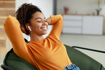 Canvas Print - Calm black woman having rest at home on bean bag