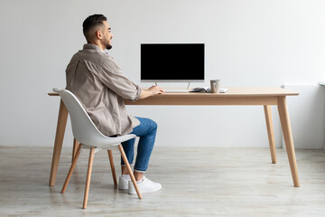 Aufkleber - Arab Worker Using Laptop With Black Empty Screen, Mockup