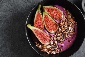 Wall Mural - Fruity bowl with figs and granola