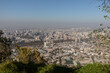 Stadtansicht Santiago de Chile mit vielen Gebäuden welche im Smog verschwinden
