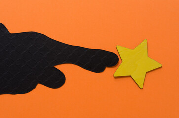 digit shape and wooden star painted yellow