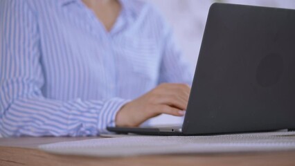 Aufkleber - closeup student using computer in flat