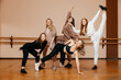 © Кирилл Горшков - Group of girls in sportswear, performing elements of house dance in a dance studio, dancing with pleasure. The concept of sports youth