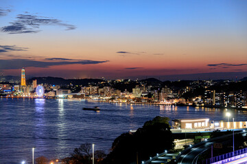 和布刈公園展望台から見た日没直後の下関市の夜景　福岡県北九州市　Night view of Shimonoseki city immediately after sunset as seen from the Mekari Park observatory. Fukuoka-ken Kitakyusyu city