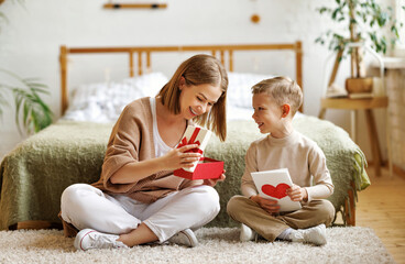 Sticker - Mother and son reading greeting card