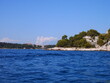 Leinwanddruck Bild - Küste in Kroatien mit Steinen, Meer und blauem Himmel am Strand, Blick nach Rovinj