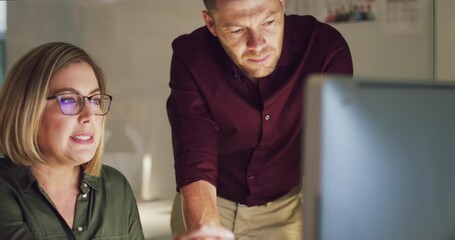 Aufkleber - Theyre dedicated and committed to making it big. 4k video of two colleagues working late on a computer in an office.