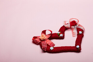 Poster - A closeup shot of a red heart on a pink background with copy space