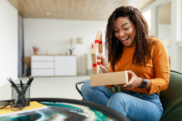 Canvas Print - Happy Woman Opening Gift Box In Front Of Laptop