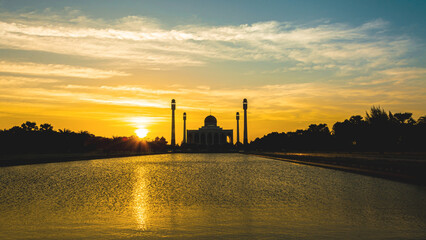 Wall Mural - Songkhla Central Mosque in day to night with colorful skies at sunset and the lights of the mosque and reflections in the water in landmark landscape concept