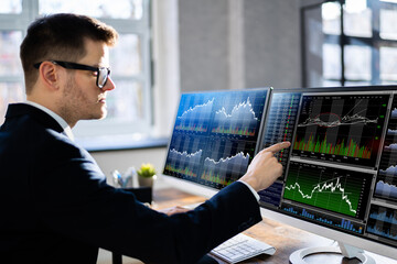 Aufkleber - Young Male Stock Market Broker Looking At Graph On Computer