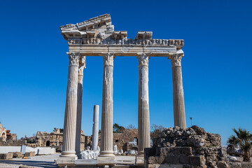 Wall Mural - An antique ruined city of columns.Ruin. View of the ancient city in Side, Turkey.